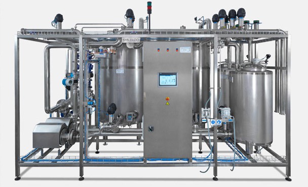 Εγκατάσταση νέου συγκροτήματος χημικού καθαρισμού (CIP) σε μεγάλη βιομηχανία παραγωγής χυμών.